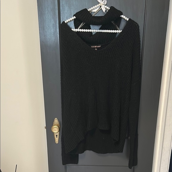 Almost Famous Black Cowl Neck Sweater - Picture 4 of 4